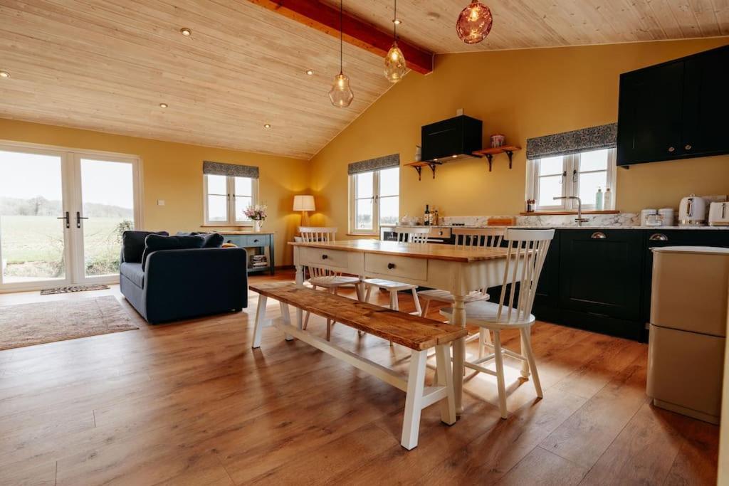 Beautiful Cottage In Bredfield Near To Woodbridge On The Suffolk Coast Exterior photo